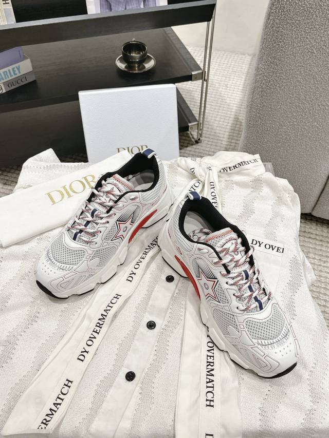 H Or This Dior Vibe# sneaker is a reinterpretation of the classic running shoe,