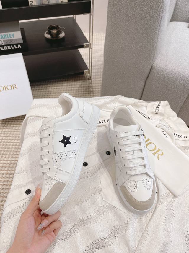 A white sneaker you'll fall in love with at first sight. , D's new fall collec