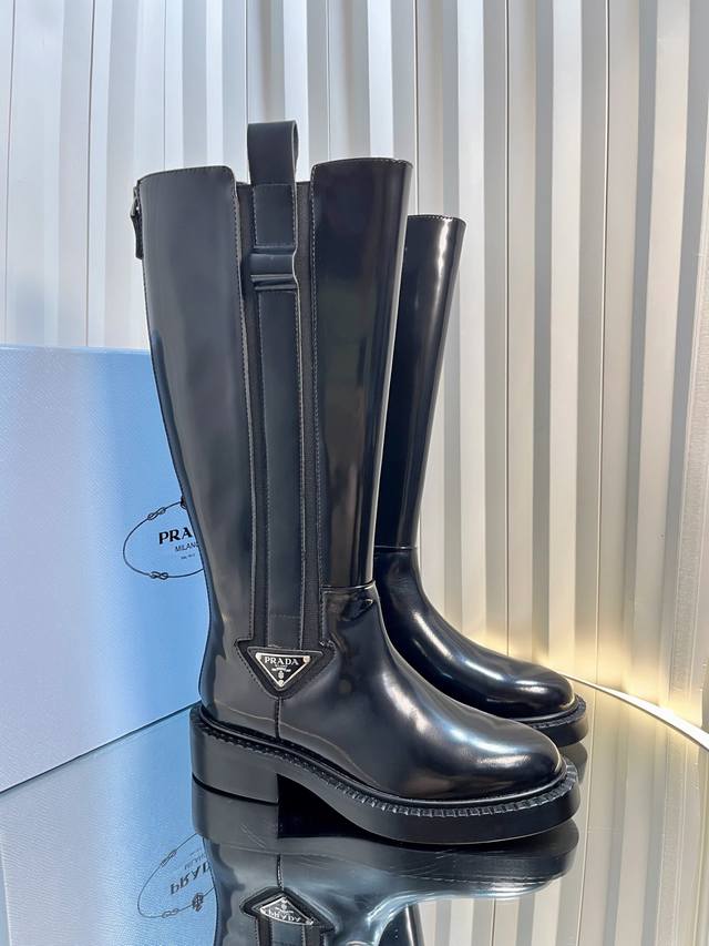 Prada's new 2025 cigarette boots, Martin boots. These Prada 2025 autumn/winter