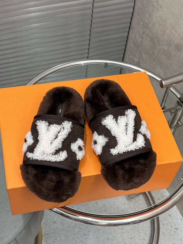 Factory Lv autumn and winter letter wool slippers The wool is made of European i