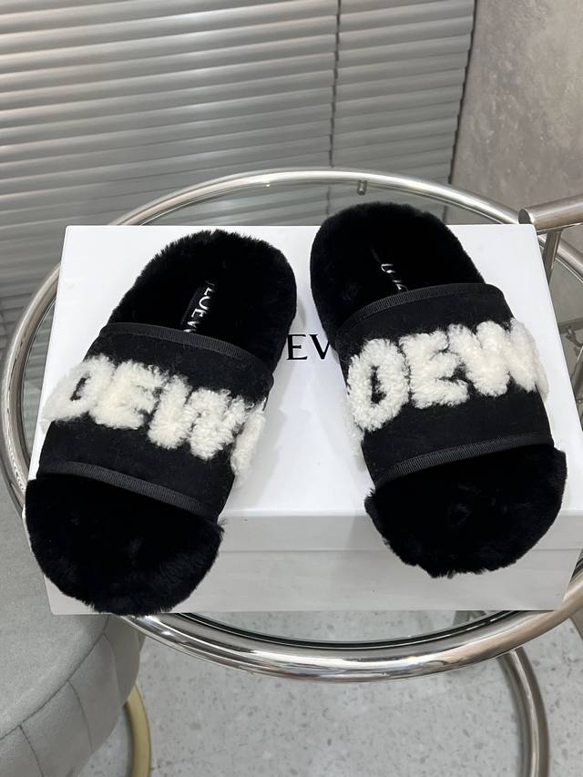 Factory Loewe classic autumn and winter letter wool slippers The wool is made o