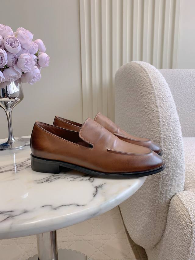 Factory price p Miu new flat loafers. Retro, stylish and handsome. Cowhide uppe