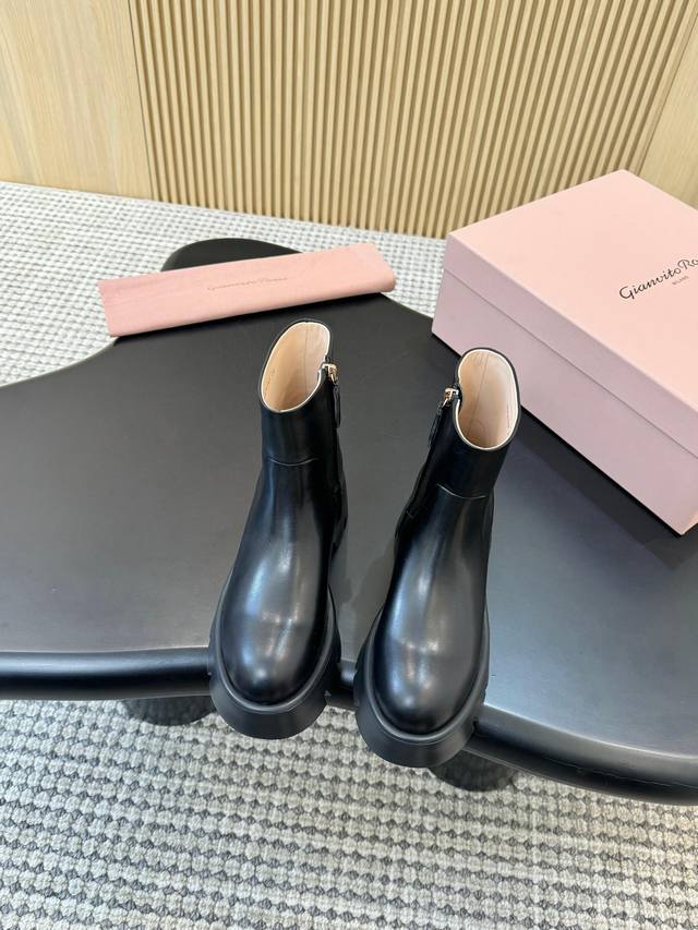 gr short boots factory Fabric: calfskin Lining: sheepskin Outsole: IP foam popul