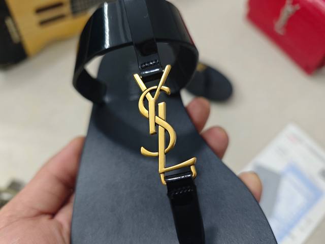 Saint Laurent flat flip-flops, the latest 2025 early spring counter release, fea