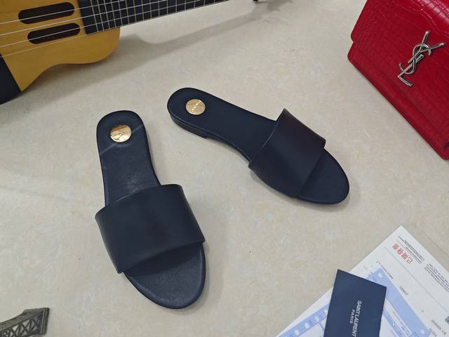 Saint Laurent flat slip-on sandals, the latest 2025 early spring counter release