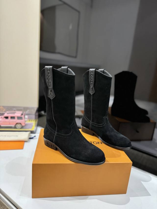 Factory Price: Same price for couples' styles. Latest Lv's latest autumn and wi