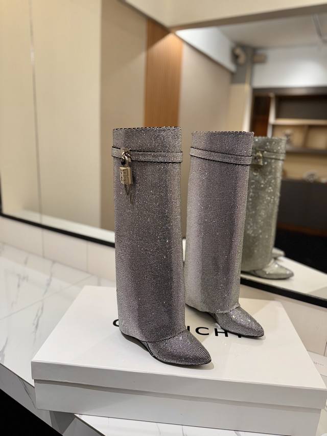 Counter genuine custom versionGivenchy0 new small diamond high-heeled boots, the