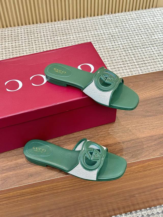 Embroidered version of the new Gucci* brand 2 flat-heeled flip-flop, a high-top