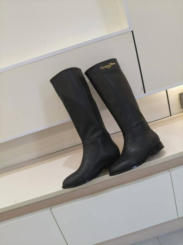 Factory Price: PP Leather Sole, Rubber The D-Major boot features distinctive de