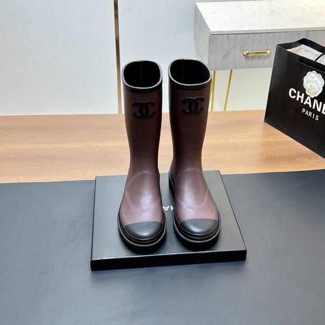 Seamless high-top Chanel 24Ss hit rain boots! Get one of this season's stunning