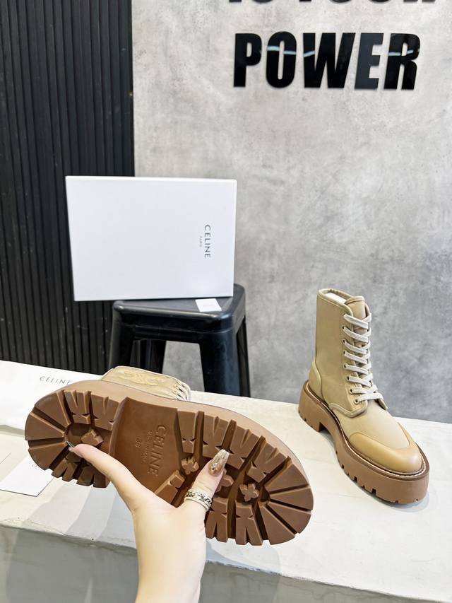 Celine lace-up boots, Celine's current cool hook style is perfect. A super hands