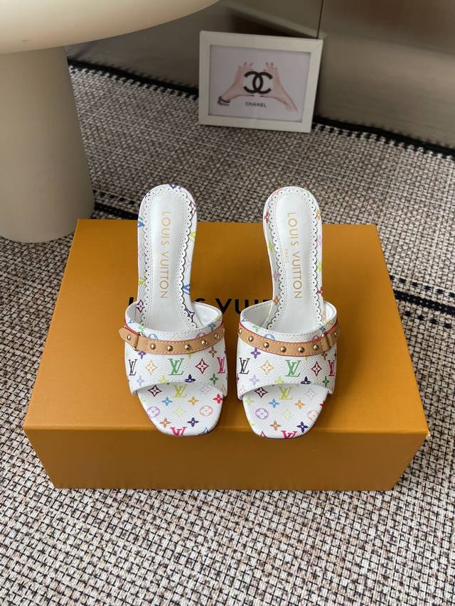 Louisvuitto*'s new spring/summer 25Ss black and white tri-color kitten heel flat