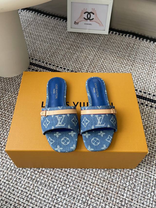 Louisvuitto*'s new spring/summer 25Ss black and white tri-color kitten heel flat