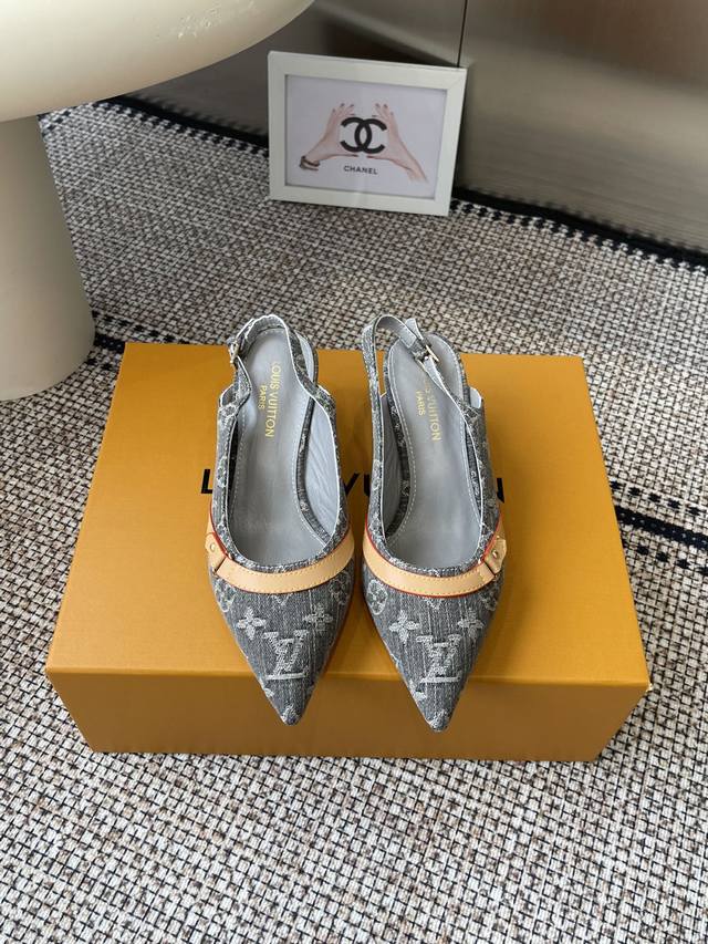 Louisvuitto* 25Ss new spring/summer denim kitten heel sandals . It's hard not t