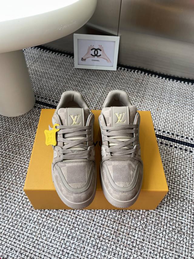 Brand new Lv Tarine Louis Vuitton sneakers and skateboard shoes for couples. Or