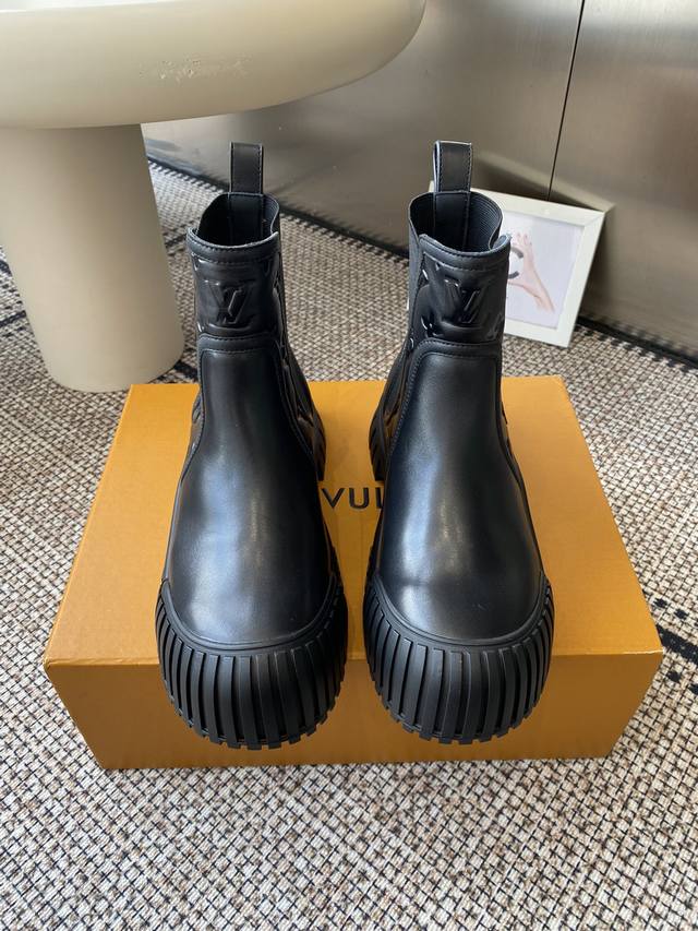 Lv Louis Vuitton Ruby Flat Chelsea Ankle BootsThese Ruby Flat Chelsea Ankle Boot