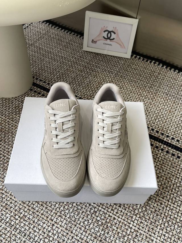 Agent-level Celine Celine Runner sneakers with Celine logo on the tongue and bac