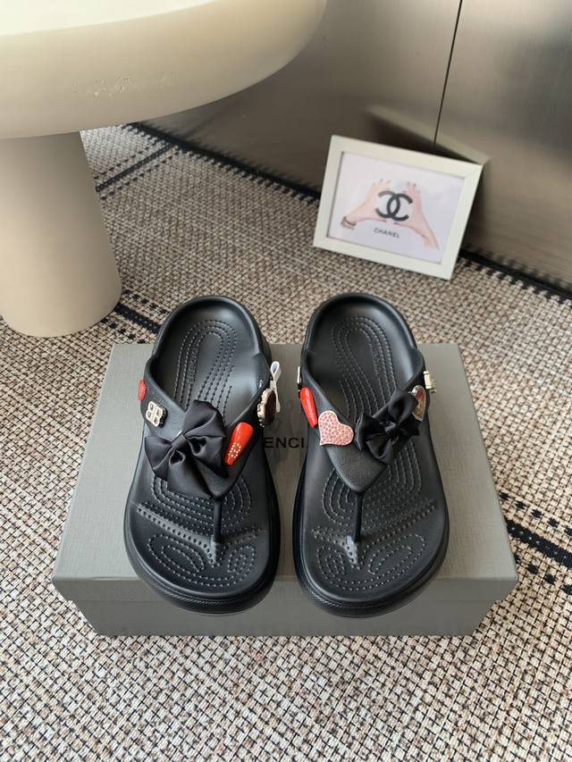 Balenciaga's new summer 25Ss bow-knot platform sandals. The upper is adorned wit