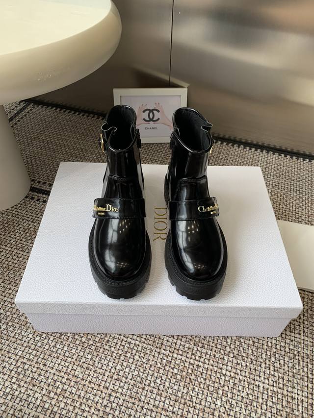 Premium Edition Dior 2025Ss New Autumn/Winter Brogue Ankle Boots . The timeless