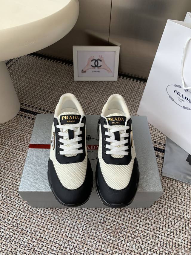 Men's Prada 25Ss casual sneakers, a classic upgrade. This sneaker maintains its