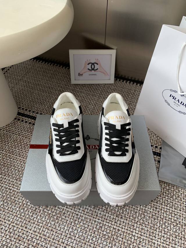 Men's Prada 25Ss casual sneakers, a classic upgrade. This sneaker maintains its