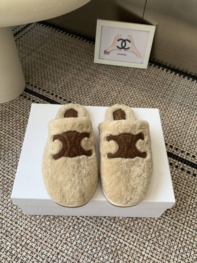 Celine's latest autumn and winter Arc de Triomphe wool slippers. These slippers