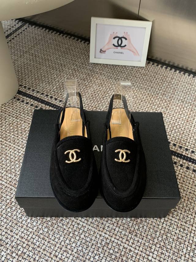 Chanel's new autumn and winter fur sandals are super comfortable and age-reducin
