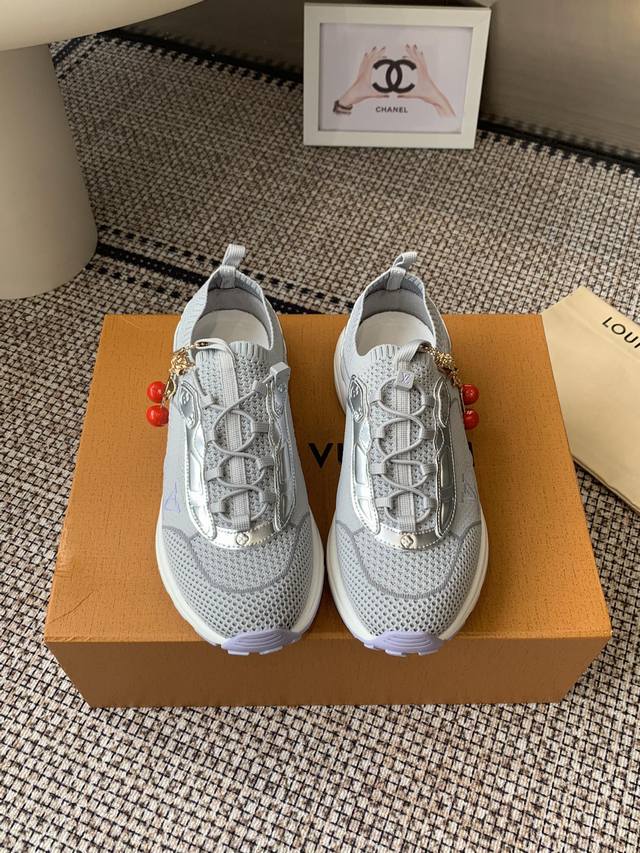 Accessories 60 Lv Louis Vuitton 25Ss new sneaker with socks. This sporty, stream