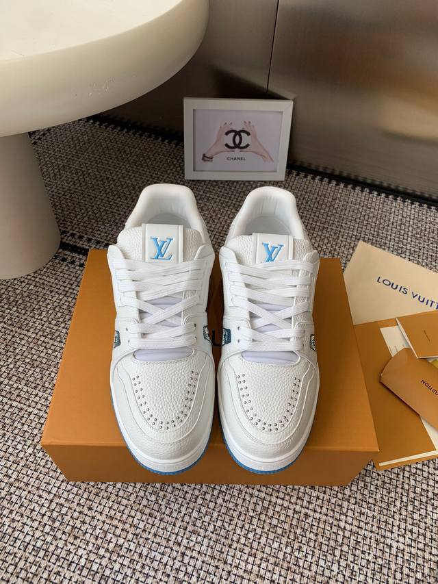 Brand new Lv Tarine Louis Vuitton sneakers and skateboard shoes for couples. Or