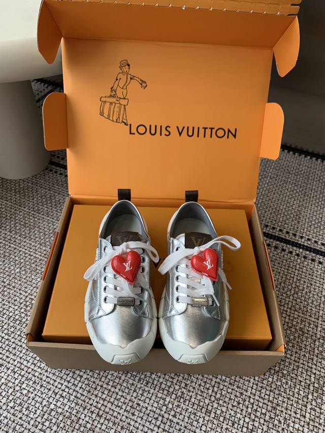 Accessories 60 Lv 25Ss new thick-soled casual white shoes for fall and winter. B