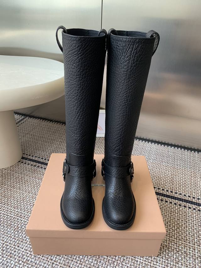 Miumiu Miu Miu 25Ss new autumn/winter heavy-duty motorcycle boots, tall boots.