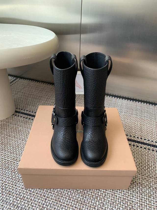 Miumiu Miu Miu 25Ss new autumn/winter heavy-duty motorcycle boots, short boots.