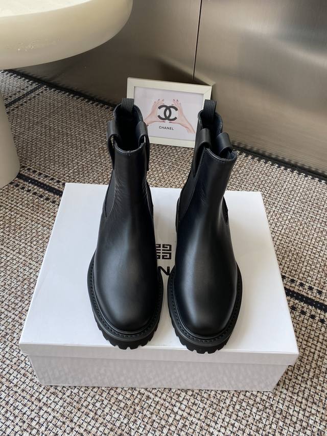Givenchy 25Ss new Givenchy autumn/winter runway boots. A re-creation of the orig