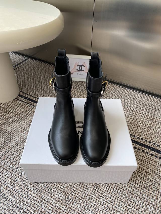 Givenchy 25Ss new Givenchy autumn/winter runway boots. A re-creation of the orig