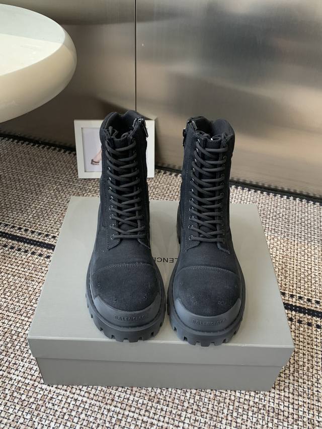 Couple's Balenciaga Stomper Ankle Boots, the latest hot-selling item for winter