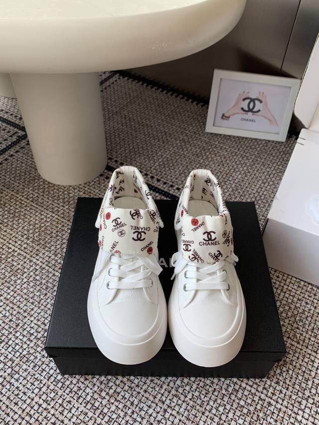 Chanel's new autumn/winter 25Ss casual shoes are trending on Xiaohongshu and pop