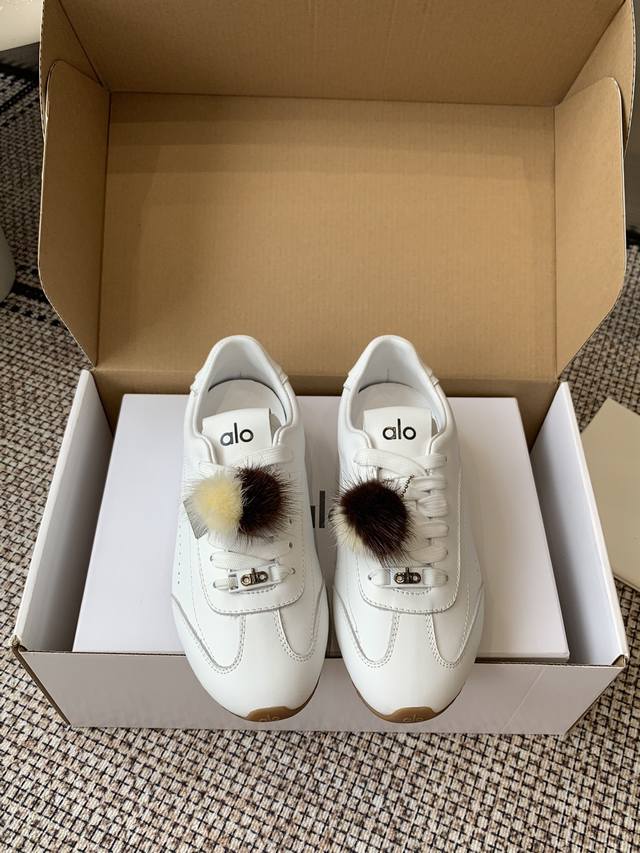 Women's and Men's Accessories 20 Alo's latest hit, the Sunset series of casual