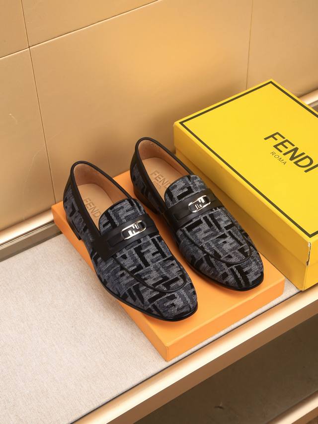 Fendi's latest men's formal leather shoes classic series are not to be missed. T