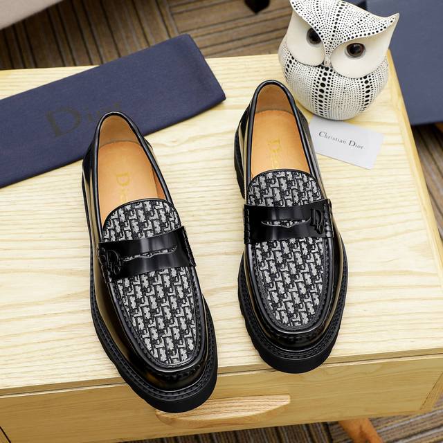 Dior's new casual men's shoes are now available at Dior's official Hong Kong cou