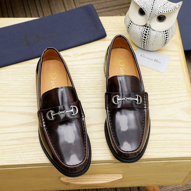 Dior's new casual men's shoes are now available at Dior's official Hong Kong cou