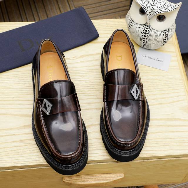 New Dior men's casual shoes launched at Dior's Hong Kong counters. Official web