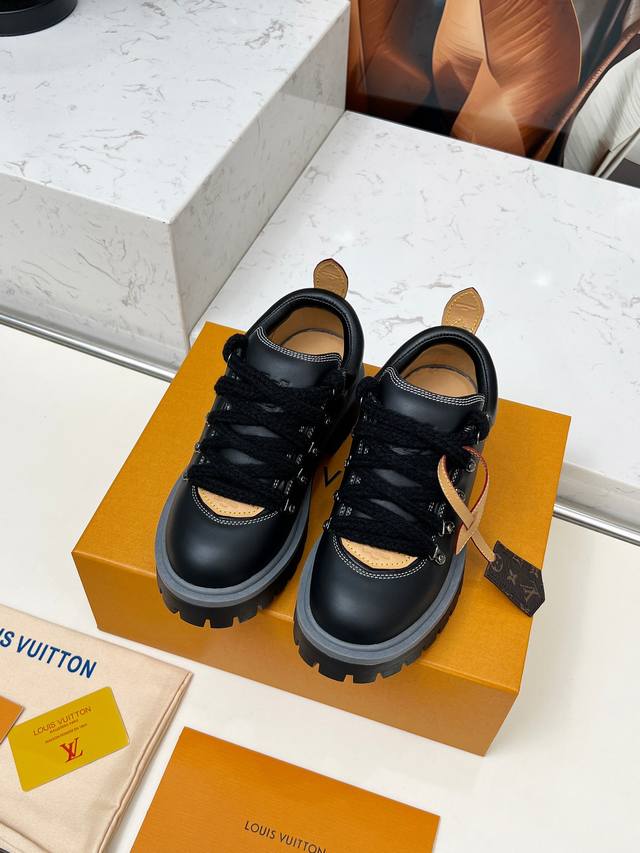 p: Lv Louis Vuitton's new autumn/winter 2025 model, a one-to-one original design