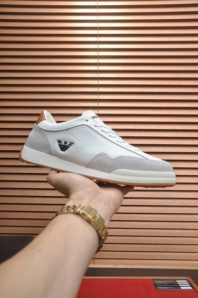 Factory price. Armani's latest casual shoes, featuring a cowhide lining, are a Factory price. Armani's latest casual shoes, featuring a cowhide lining, are a
