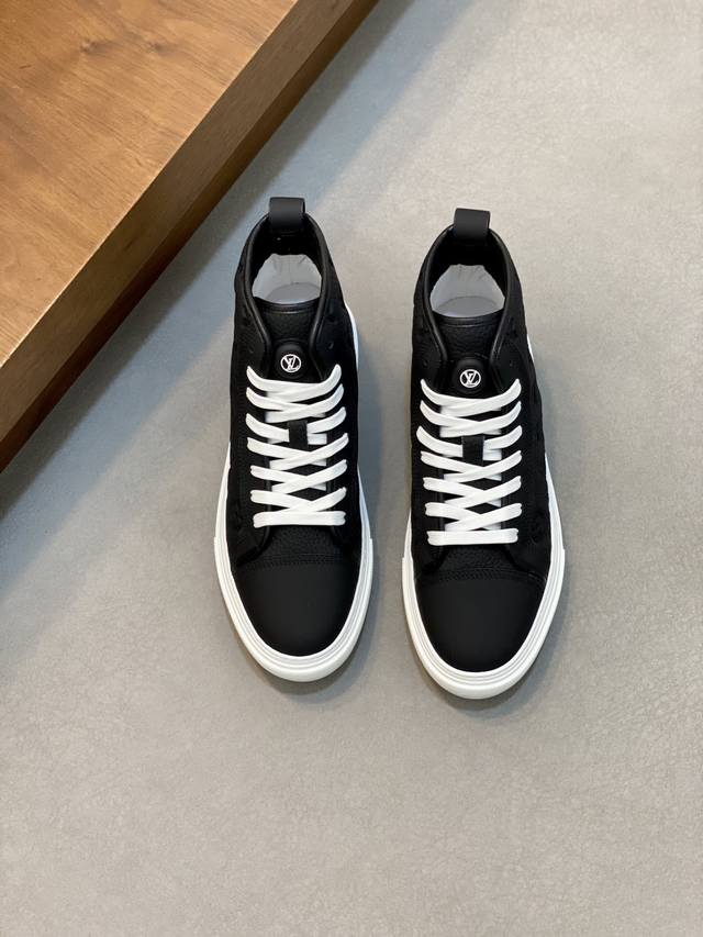 Louis Vuitton - High-end, original, casual sports boots - Upper: pebbled calfski