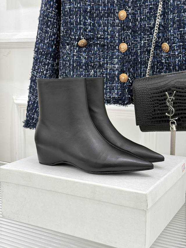 Factory Price: Khaite 25Wf New Retro Pointed-Toe Heightened Ankle Boots. These