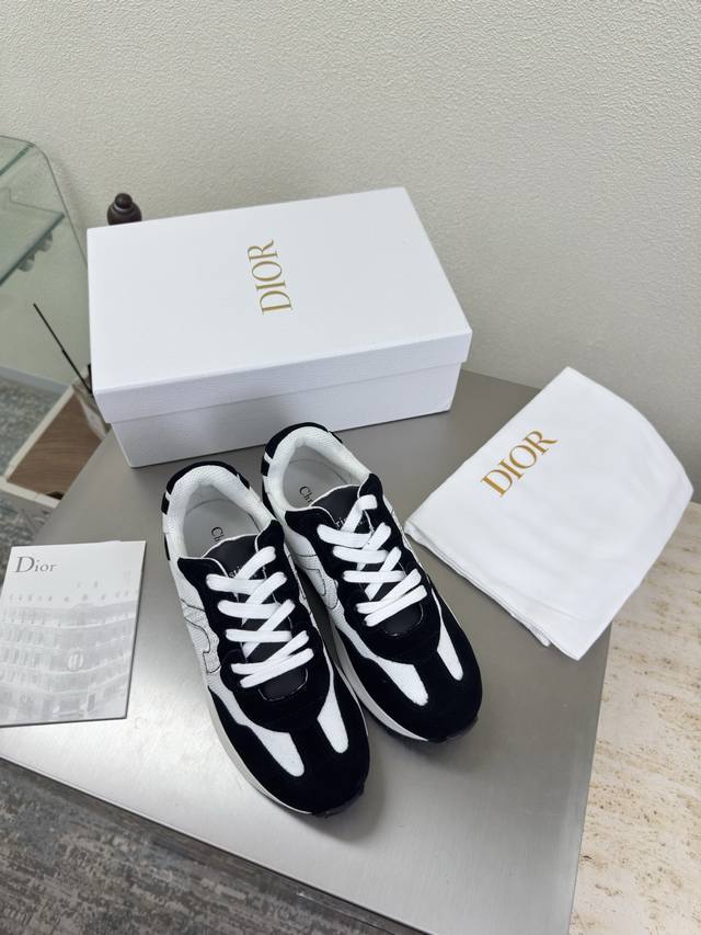 c D-letter Forrest Gump couple's Dior sneakers, , original, . Black and white