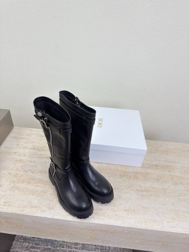 Knee-high boots with metal zipper, Dior sneakers. True to the original. Black c