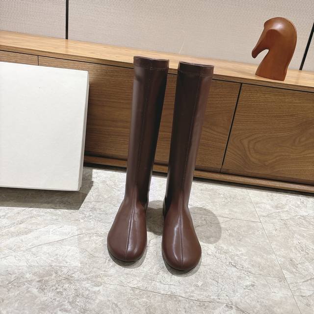 Factory leather surface Carven is a brand with French elegant style. Its women's