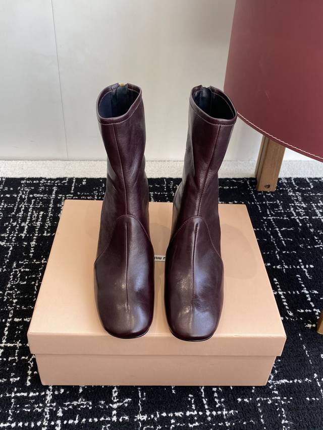 Shopping-level Miu Miu 25Ss stretch ankle boots, new fall/winter runway style! T