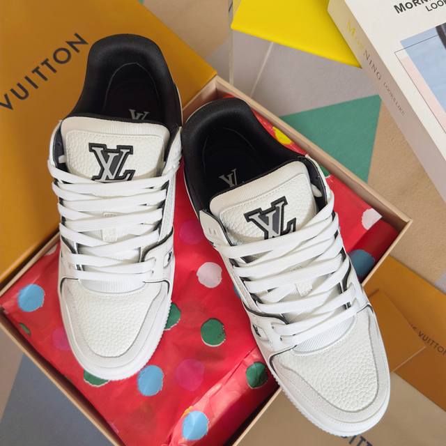 Premium Edition: Couple's Edition Lv Trainer Louis Vuitton couple's casual sneak